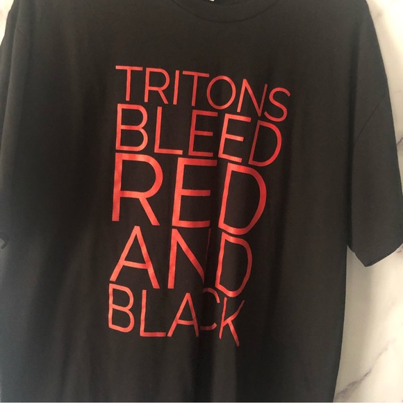 TRITONS BLEED RED AND BLACK SHORT SLEEVE T-SHIRT MENS LARGE - Picture 4 of 6